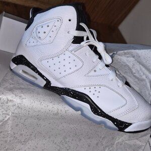 Retro Jordan 6 Reverse Oreo 7Y or 8.5W
